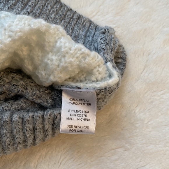 NWT Lety & Me gray and white sweater. Size M. - Picture 10 of 11
